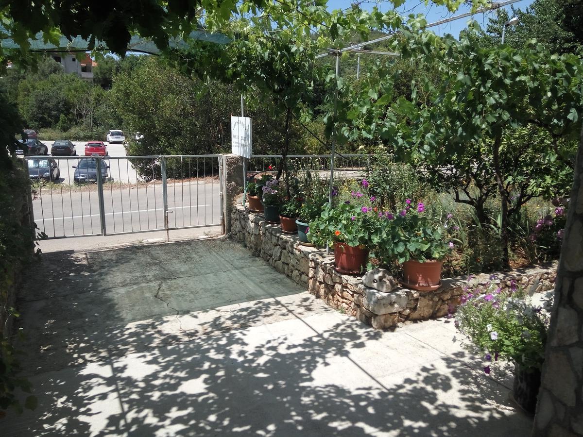 Guesthouse Eljuga Family 스타리 그라드 외부 사진